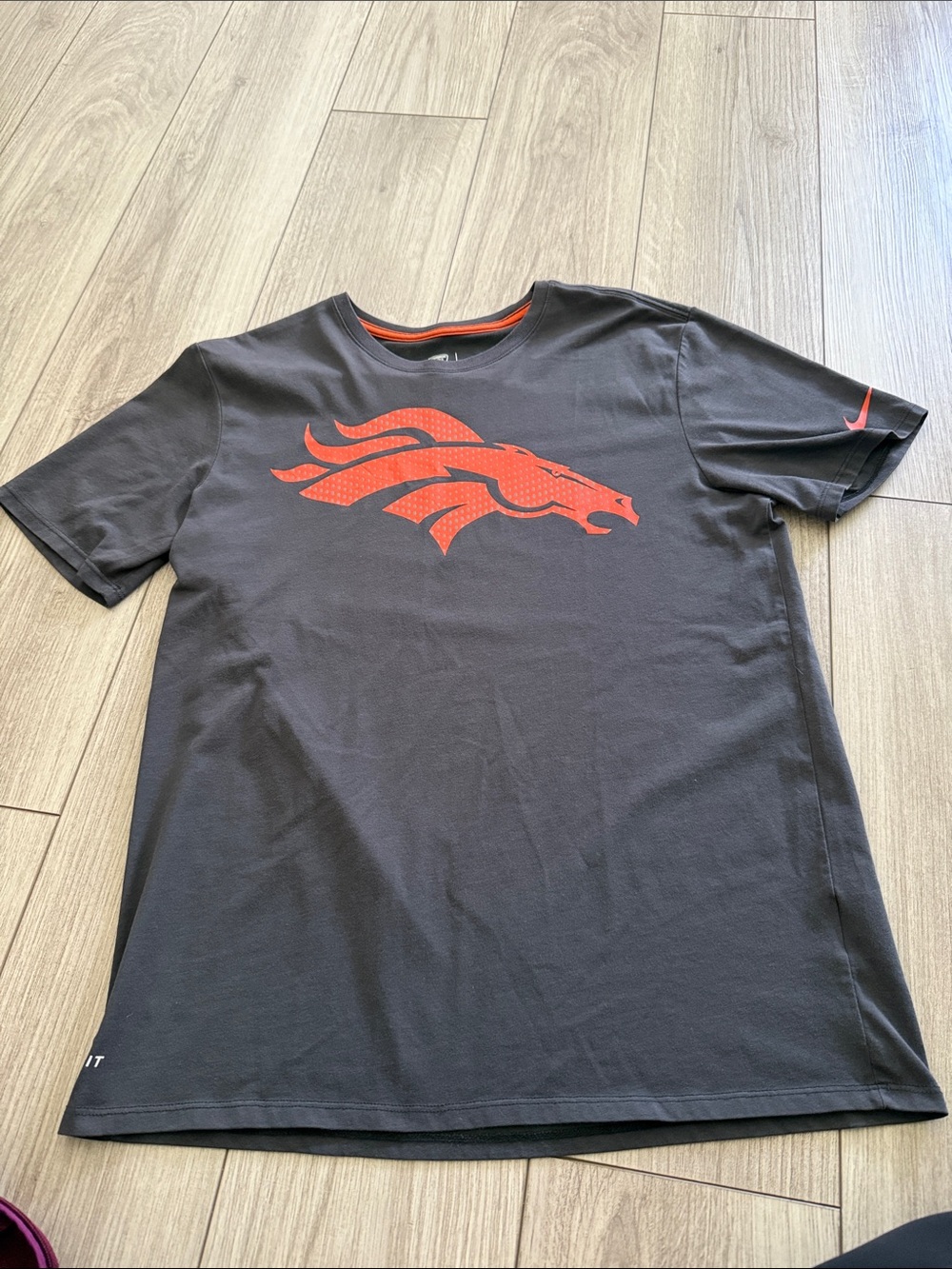 Nike Men’s Dark Gray Short Sleeve Tee with Orange Denver Broncos Emblem Large